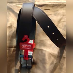 Levi's signature men's black belt size 40. New with tags.